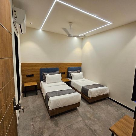 Hotel Nova Palm Rajkot Ngoại thất bức ảnh