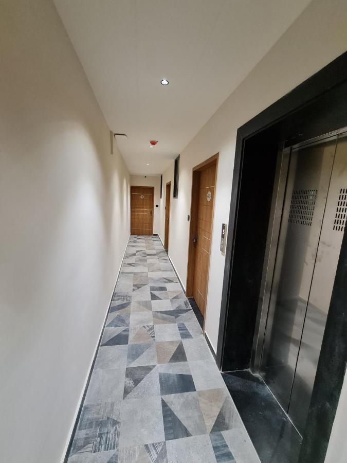 Hotel Nova Palm Rajkot Ngoại thất bức ảnh