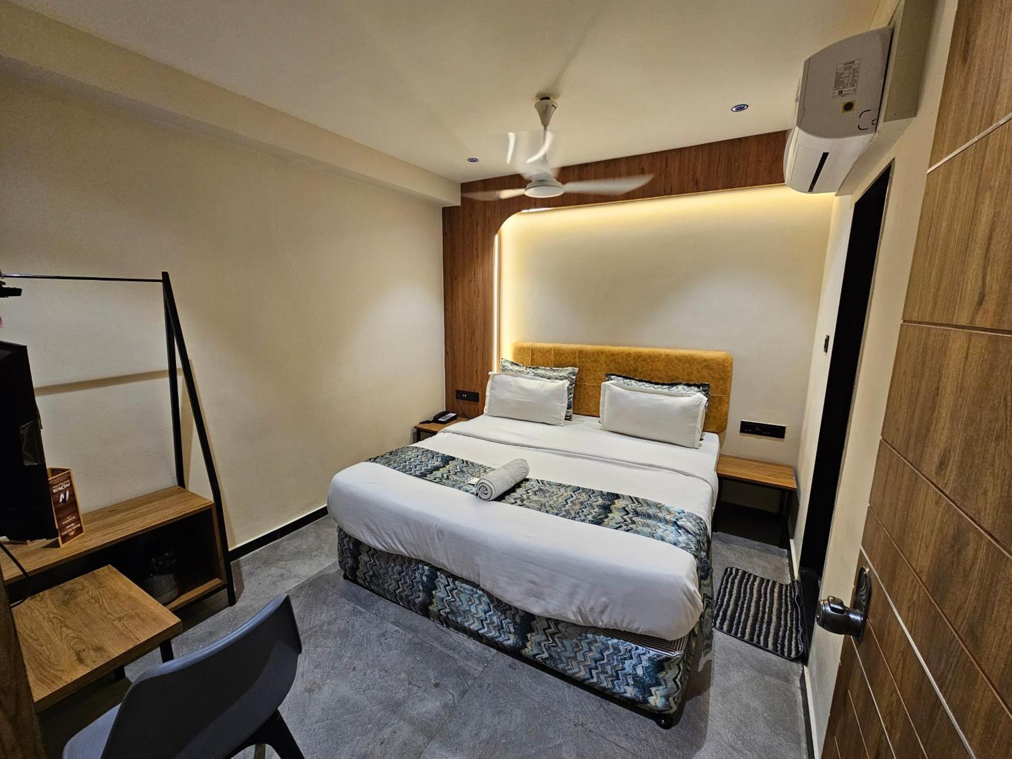 Hotel Nova Palm Rajkot Ngoại thất bức ảnh