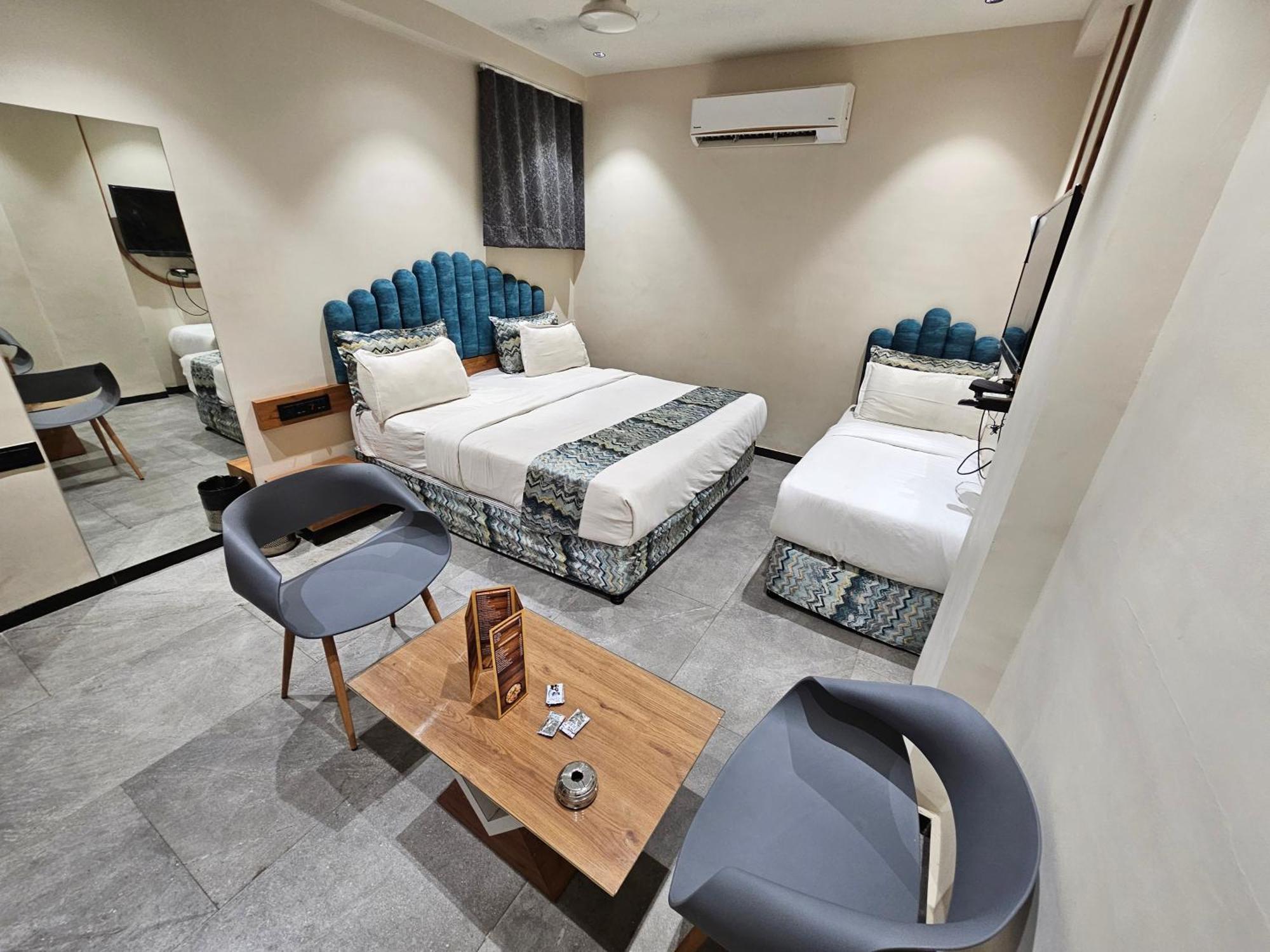 Hotel Nova Palm Rajkot Ngoại thất bức ảnh