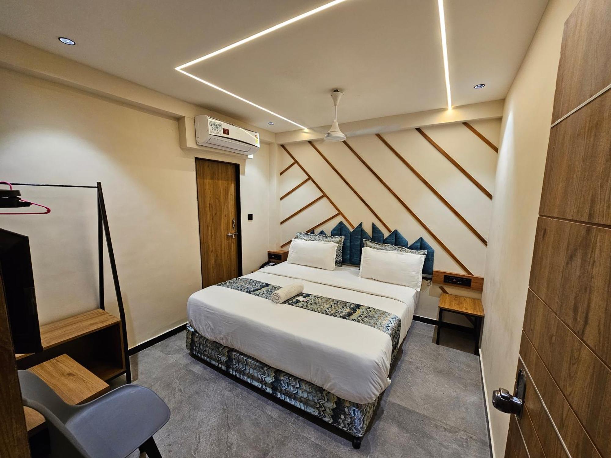Hotel Nova Palm Rajkot Ngoại thất bức ảnh